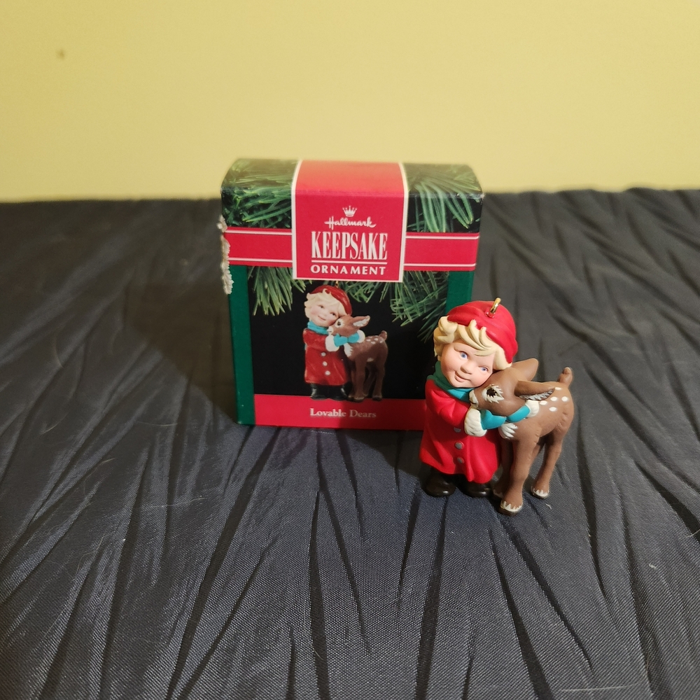 1990 Hallmark Keepsake "Lovable Dears" Ornament